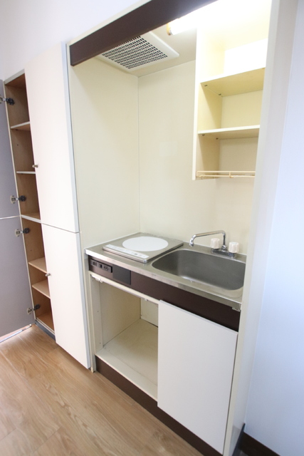 キッチン　★右下の扉も収納できます★