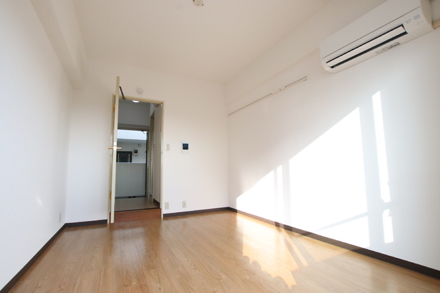 その他部屋・スペース　【洋室５．５帖】もちろんエアコン付きです★