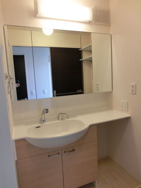 洗面設備　大型洗髪洗面台