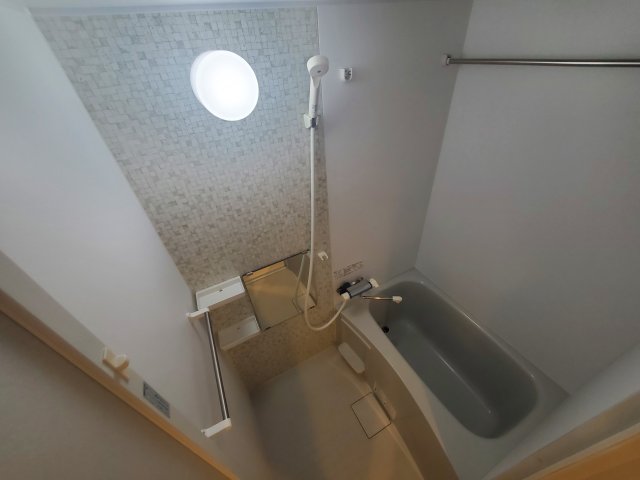 バス・シャワールーム　落ち着いた空間のお風呂です