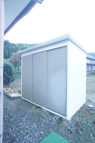 収納　敷地の倉庫も使えますよー