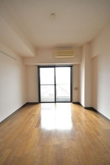 居室・リビング　■エアコン■24時間換気システム■ダウンライト■２面採光