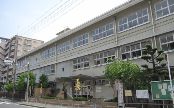 小学校　大阪市立小松小学校（小学校）まで366m