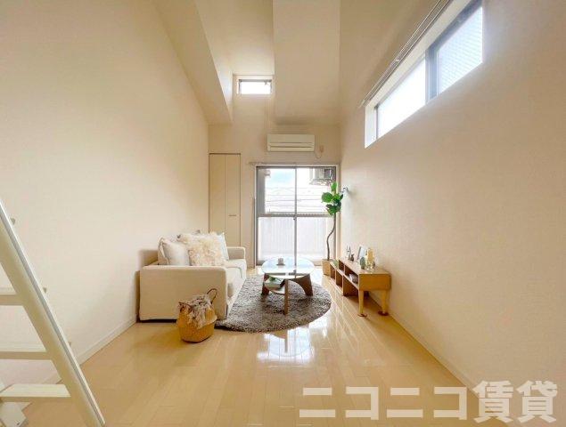 居室・リビング　ハシゴタイプの大型ロフト付　※モデルルーム