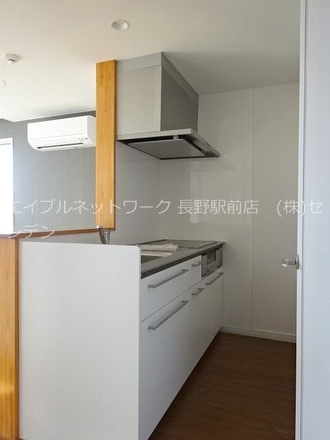 キッチン　※写真は302号室のものです。（参考）