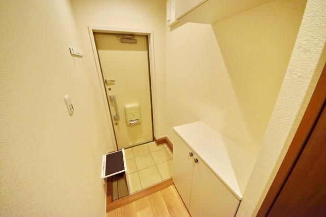 玄関　★シューズチェア付きの玄関スペース★