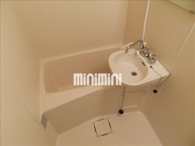 バス・シャワールーム　清潔感のあるバスルームです