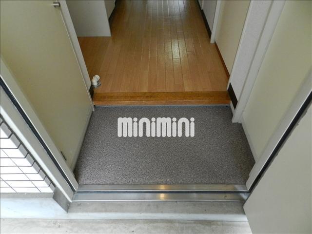 玄関　こちらのお部屋の入り口です