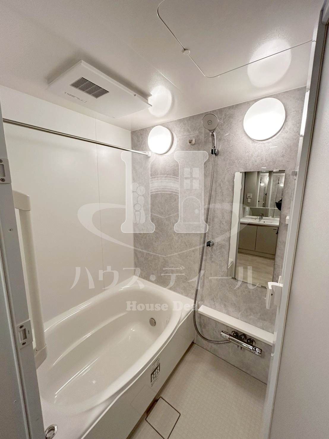 トイレ　別号室参考写真です