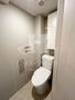 トイレ　落ち着いた色調のトイレです
