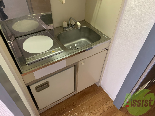 キッチン　シンプルなキッチンです。一人暮らしにはちょうどいいサイズ。