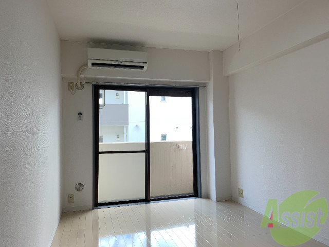 その他部屋・スペース　白さが清潔感を出してくれます。お部屋も明るいですね。