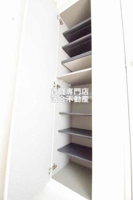玄関　シューズ収納