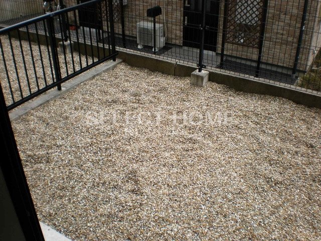 バルコニー　開放的で明るい空間を演出してくれるバルコニーです