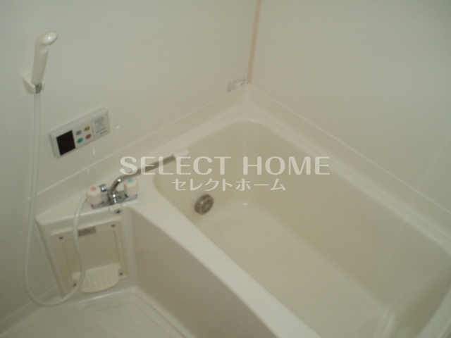 バス・シャワールーム　コンパクトで使いやすいお風呂です