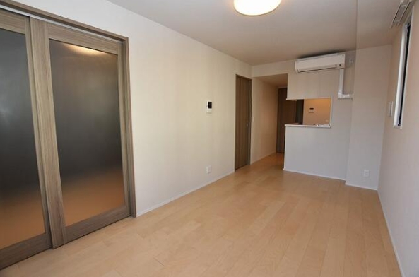 居室・リビング　☆明るい洋室☆