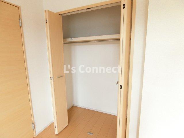 その他設備　南側洋室にもクローゼット付き。