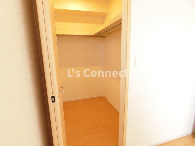 収納　ウォークインクローゼットでお荷物もすっきり収納。