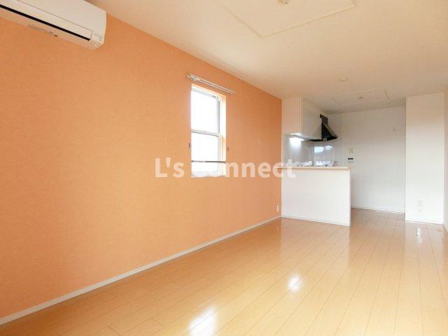 居室・リビング　角部屋で２面に窓があります。