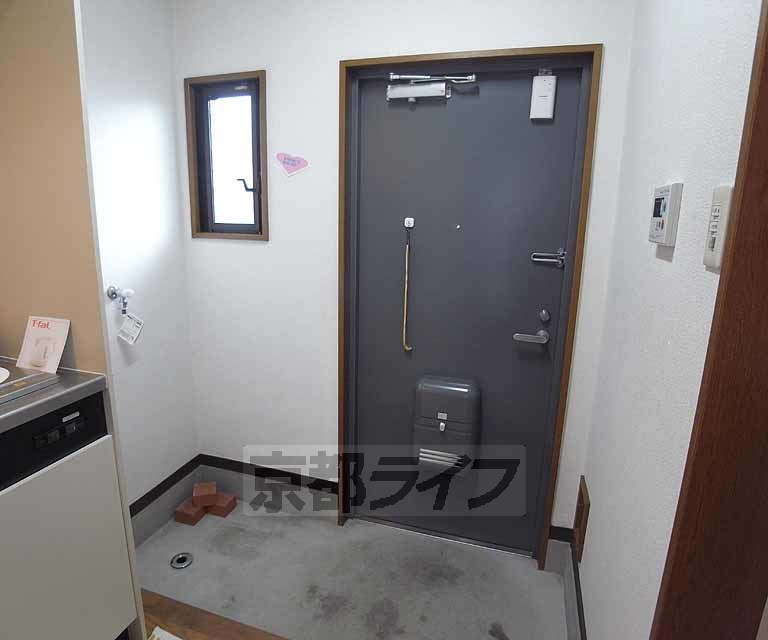 玄関　広い玄関ですね。