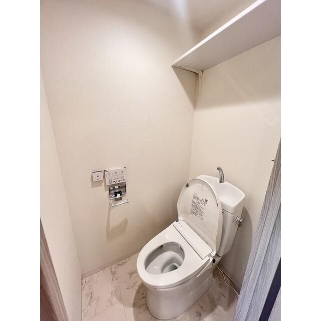 トイレ　別タイプ部屋　参考写真です