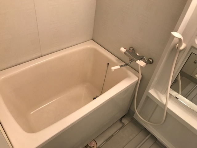 バス・シャワールーム　掲載写真は同型の左右反転の部屋を掲載しております。仕様等が異