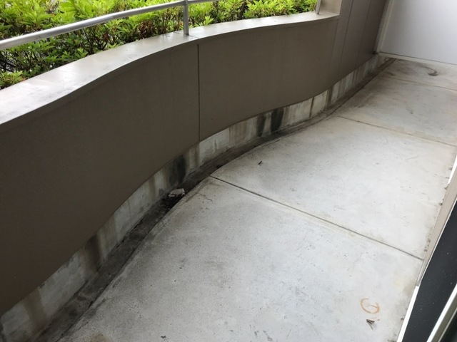 バルコニー　掲載写真は同型の左右反転の部屋を掲載しております。仕様等が異