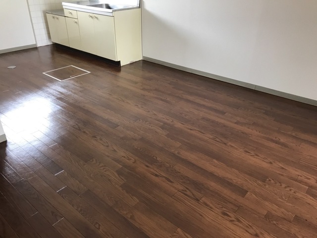 居室・リビング　掲載写真は同型の左右反転の部屋を掲載しております。仕様等が異