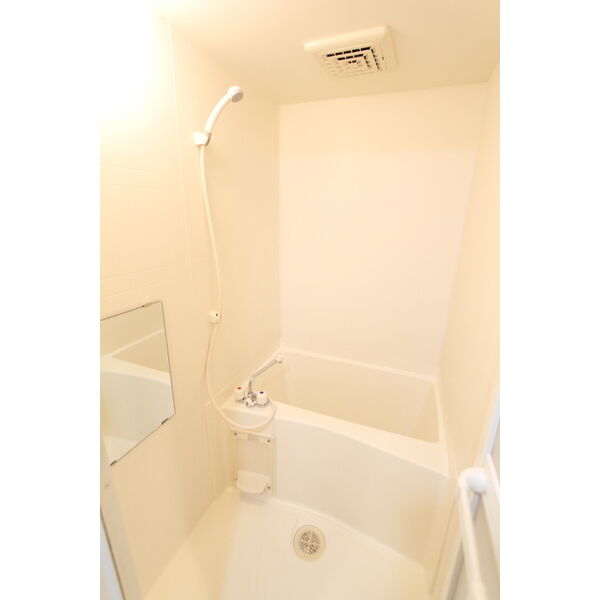 バス・シャワールーム　同タイプの写真です。