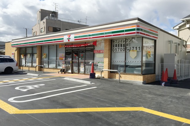 コンビニ　セブンイレブン大阪桑津1丁目店（コンビニ）まで522m