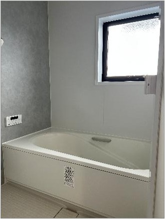 バス・シャワールーム　浴室乾燥機付のバスルーム※クリーニング前の写真です