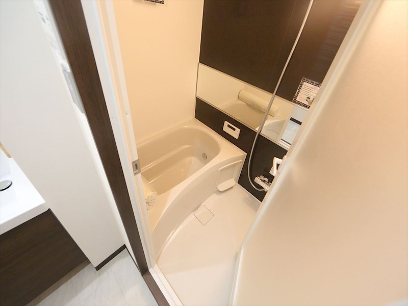 バス・シャワールーム　浴室暖房乾燥機付　追い焚き・オートバス機能付お風呂