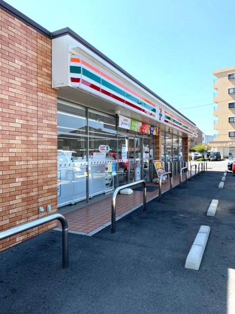 コンビニ　セブン－イレブン　岡山西市駅前店（コンビニ）まで385m