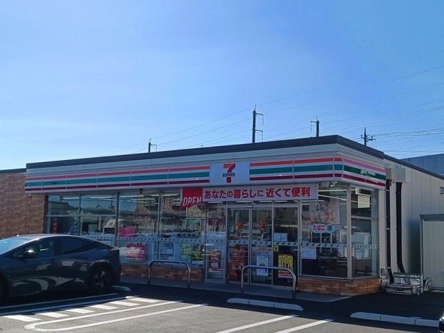 コンビニ　セブンイレブン伊奈志久駅前店（コンビニ）まで100m