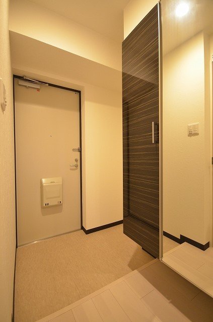 玄関　同物件別号室のものです。