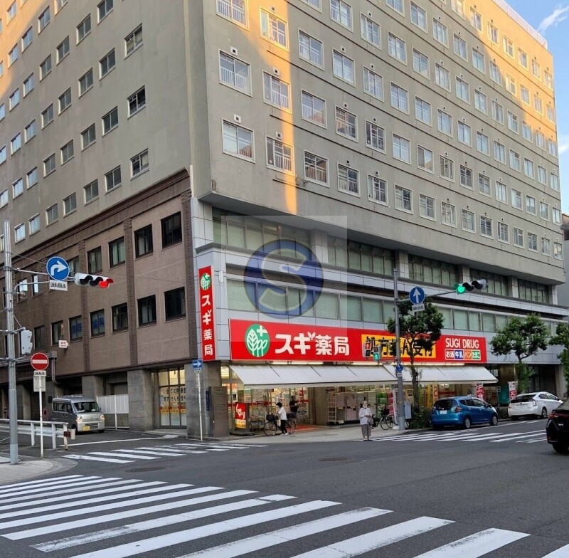 ドラックストア　スギ薬局瓦屋町店（ドラッグストア）まで945m