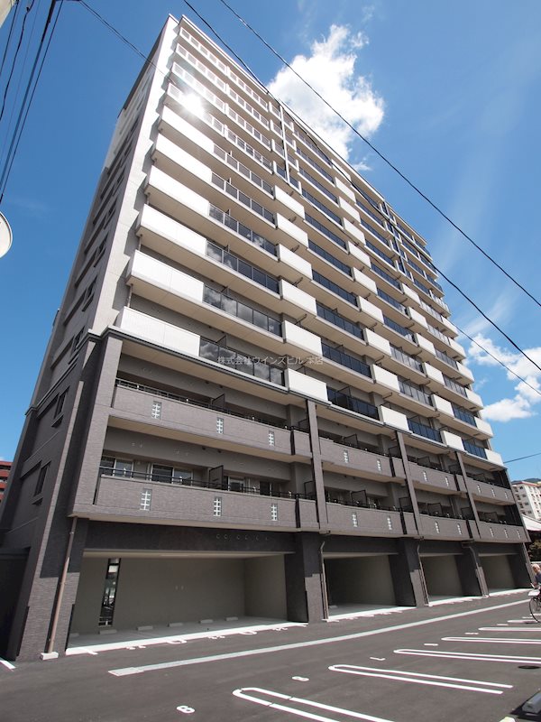 建物外観　人気エリア三萩野。築浅物件。