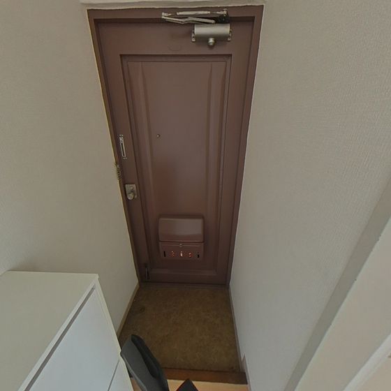 玄関　※別号室の写真です