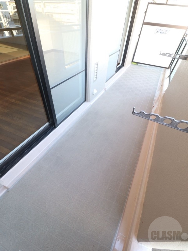 バルコニー　明るいバルコニー