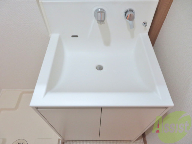 洗面設備　忙しい朝の味方、独立洗面台があるのは嬉しいですね。
