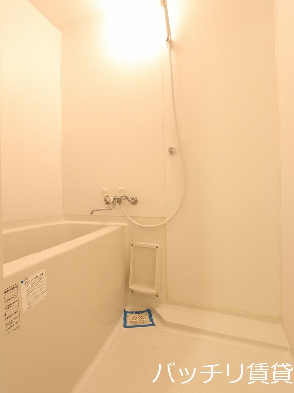 バス・シャワールーム　同シリーズの別号室の画像。現況を優先します。