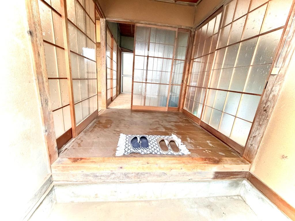 玄関　閑静な住宅街の古風な平屋で素敵なライフスタイルを＾＾