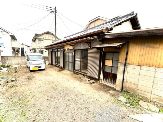 駐車場　広めの庭には2台の車が駐車可能です＾＾