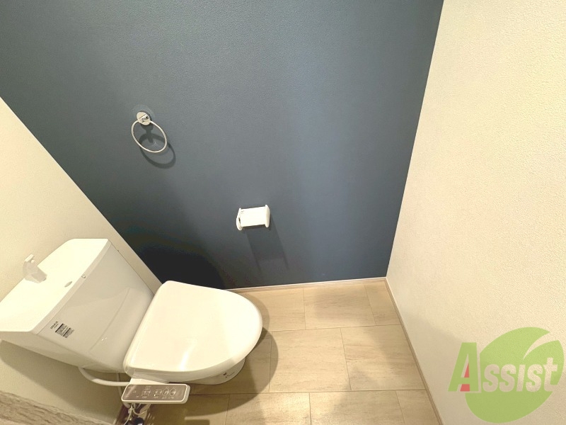 トイレ　トイレの壁がブルーなのも魅力的でいいですね。
