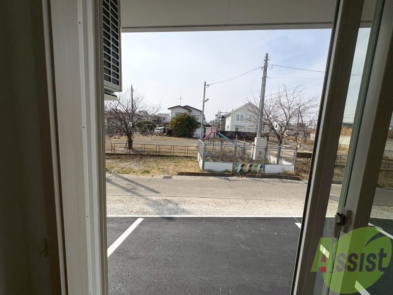 バルコニー　バルコニーになります。窓を開けると開放感があります。