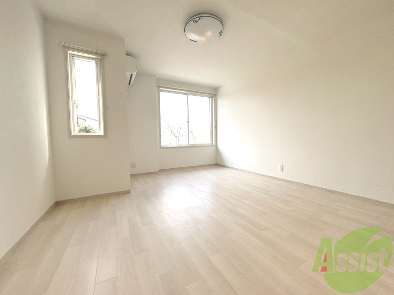 居室・リビング　１３．６帖のリビングです。お部屋を広く使えます。