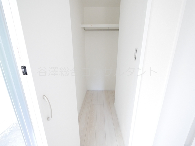 収納　クローゼットはウォークインタイプ