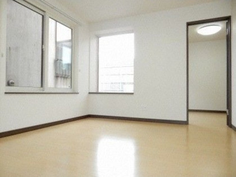 居室・リビング　退去予定につき同タイプ別号室の画像です。