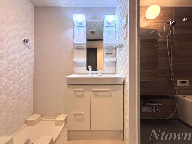 洗面設備　朝の支度にも助かる、独立の洗髪洗面化粧台