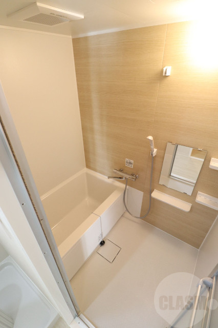 バス・シャワールーム　清潔感のあるバスルーム